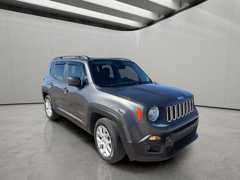 Used 2017 Jeep Renegade Latitude FWD image 7
