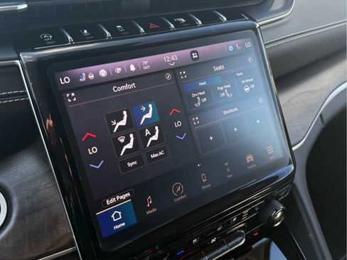 Used 2021 Jeep Grand Cherokee L Limited w/ Luxury Tech Group II image 12