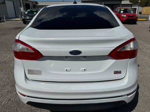 Used 2017 Ford Fiesta SE image 6