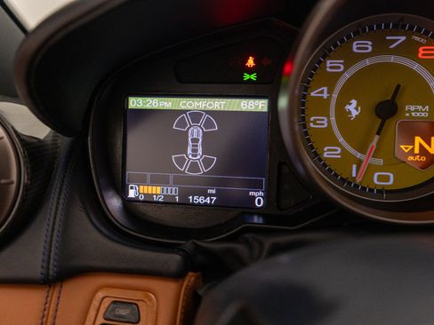 Used 2010 Ferrari California RWD image 22