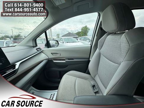 Used 2024 Toyota Sienna LE FWD image 15