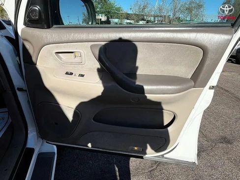 Used 2005 Toyota Sequoia SR5 AWD/4WD image 15