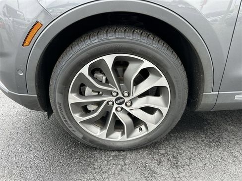 Used 2022 Lincoln Nautilus Reserve w/ Equipment Group 201A image 10