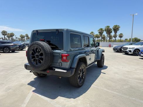 Used 2025 Jeep Wrangler Unlimited Sahara AWD/4WD image 3