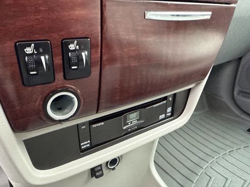 Used 2013 Toyota Sienna XLE image 34