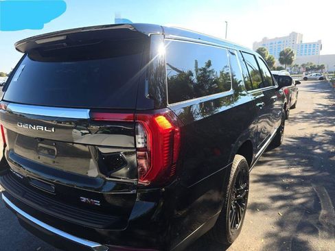 Used 2025 GMC Yukon XL Denali w/ Sun & Power Step Package image 3