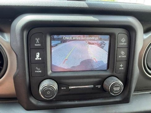 Used 2018 Jeep Wrangler Unlimited Sport image 27