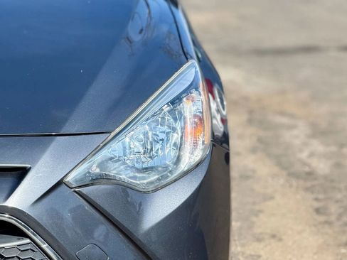 Used 2019 Toyota Yaris LE image 25