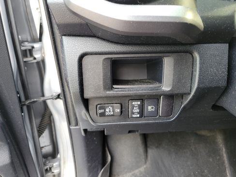 Used 2018 Toyota Tacoma TRD Sport RWD image 25