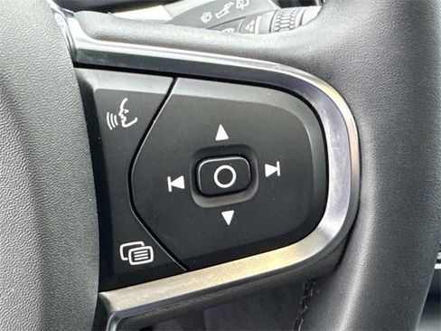 Used 2024 Volvo XC60 B5 Core image 24