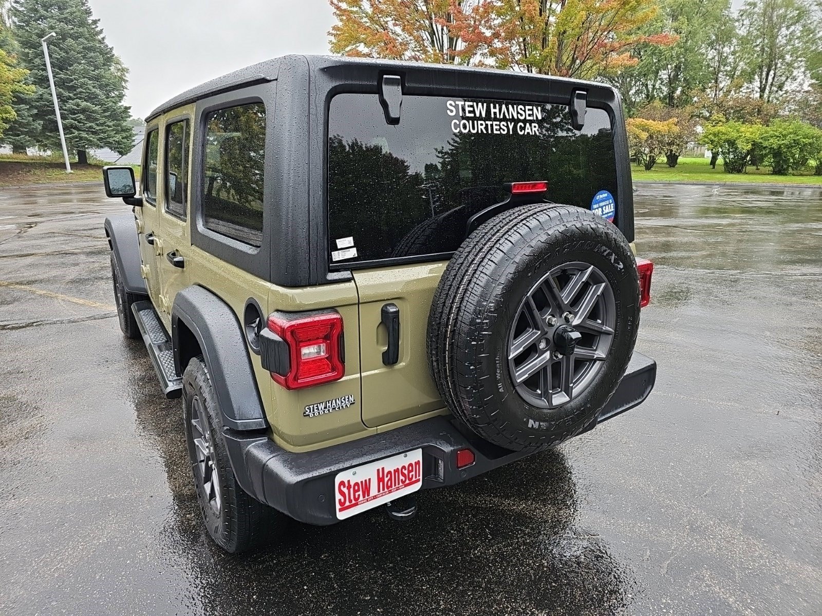 Used 2025 Jeep Wrangler Unlimited Sport AWD/4WD image 3