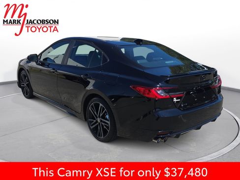 Used 2025 Toyota Camry XSE FWD image 13