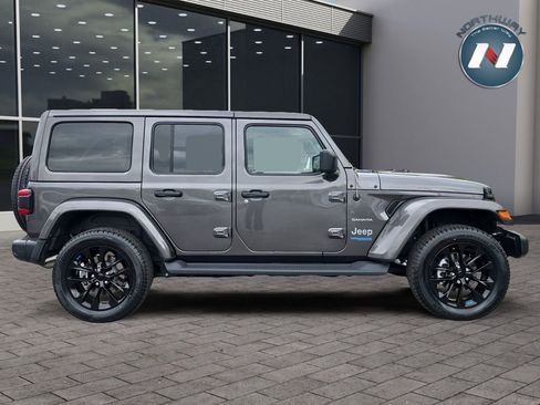 Used 2022 Jeep Wrangler Unlimited Sahara w/ Cold Weather Group AWD/4WD image 6