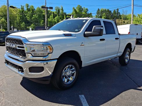 Used 2024 RAM 3500 Tradesman w/ Chrome Appearance Group AWD/4WD image 3