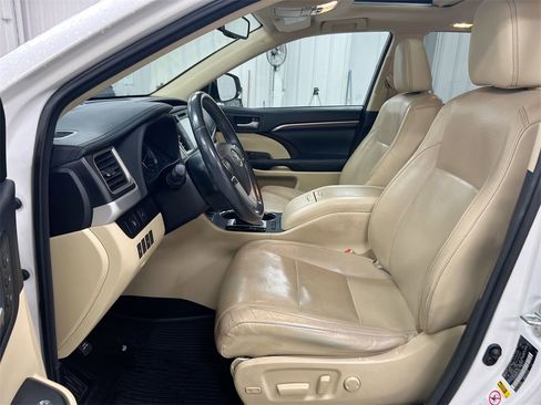 Used 2015 Toyota Highlander Limited image 19