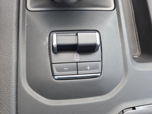 Used 2024 GMC Sierra 1500 AT4 w/ Technology Package AWD/4WD image 10