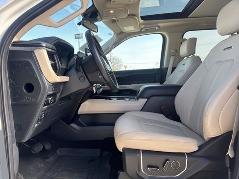 Used 2024 Ford Expedition Max Platinum image 2
