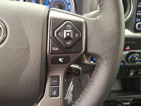 Certified 2023 Toyota Tacoma SR5 AWD/4WD image 18