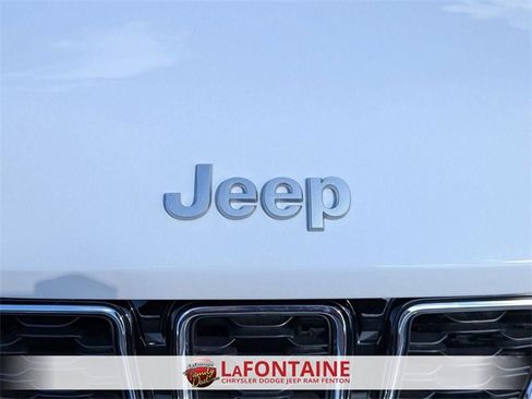 New 2025 Jeep Grand Cherokee Limited image 9