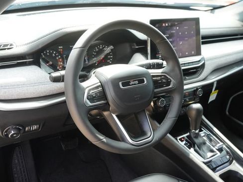 Used 2023 Jeep Compass Latitude AWD/4WD image 18