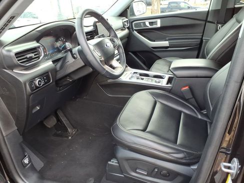 Used 2024 Ford Explorer XLT w/ Equipment Group 202A image 10