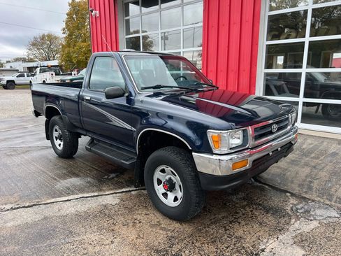 Used 1994 Toyota Pickup DX AWD/4WD image 2