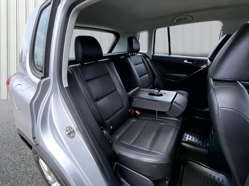 Used 2017 Volkswagen Tiguan S image 24