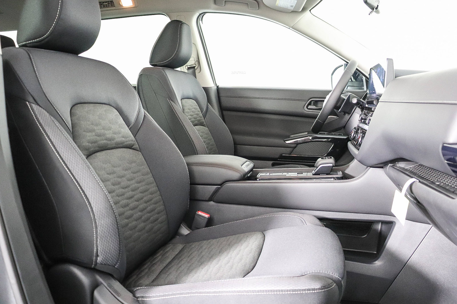 Used 2025 Nissan Pathfinder Platinum w/ Cargo Package FWD image 17