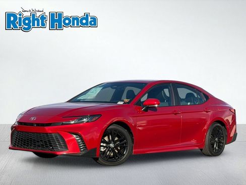 Used 2025 Toyota Camry SE w/ Multimedia Upgrade Package FWD image 2