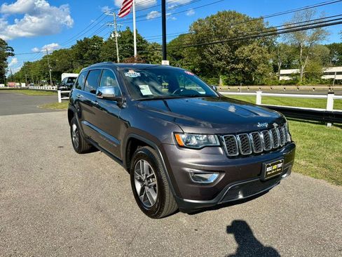 Used 2017 Jeep Grand Cherokee Limited image 3