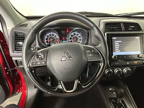 Used 2025 Mitsubishi Outlander Sport LE AWD/4WD image 16