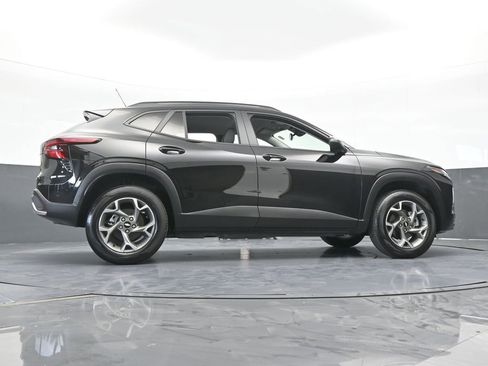 Used 2025 Chevrolet Trax LT w/ Driver Confidence Package FWD image 57