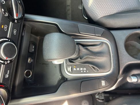 Used 2025 Kia Soul LX FWD image 51