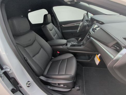 New 2025 Cadillac XT5 Luxury image 12