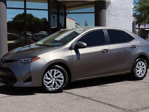 Used 2018 Toyota Corolla LE w/ Carpet Mat Package (TMS) FWD image 3