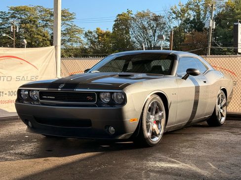 Used 2010 Dodge Challenger R/T image 3