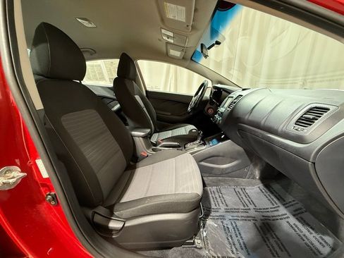 Used 2017 Kia Forte S image 19