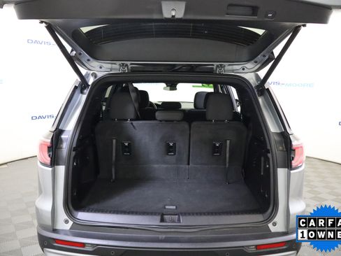 Used 2025 GMC Acadia Elevation image 8