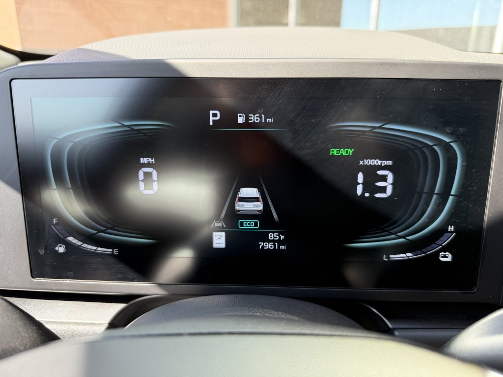 Used 2024 Kia Niro LX FWD image 17