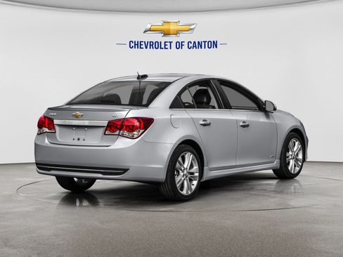 Used 2016 Chevrolet Cruze LT FWD image 2
