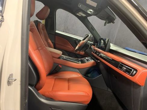 Used 2025 Lincoln Aviator Reserve w/ Illumination Package AWD/4WD image 17