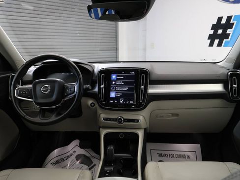 Used 2019 Volvo XC40 T4 Momentum FWD image 19