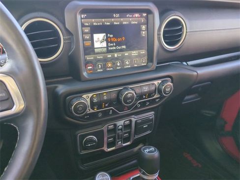 Used 2018 Jeep Wrangler Unlimited Sahara image 16