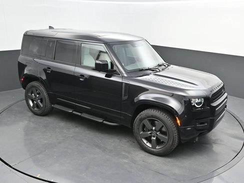 Used 2025 Land Rover Defender 110 X-Dynamic SE AWD/4WD image 36