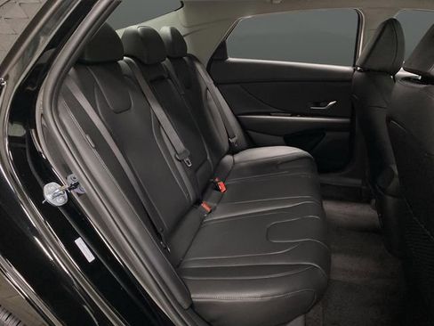 New 2026 Hyundai Elantra Limited image 32