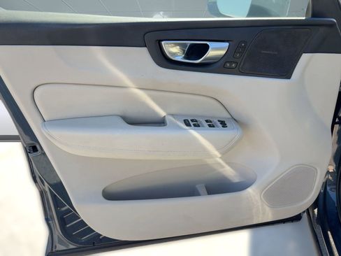 Certified 2023 Volvo XC60 B5 Ultimate w/ Protection Package Premier image 22