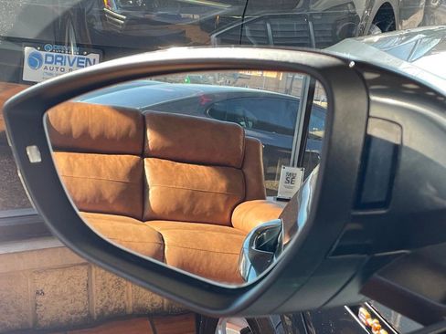 Used 2019 Audi e-tron Premium Plus image 19