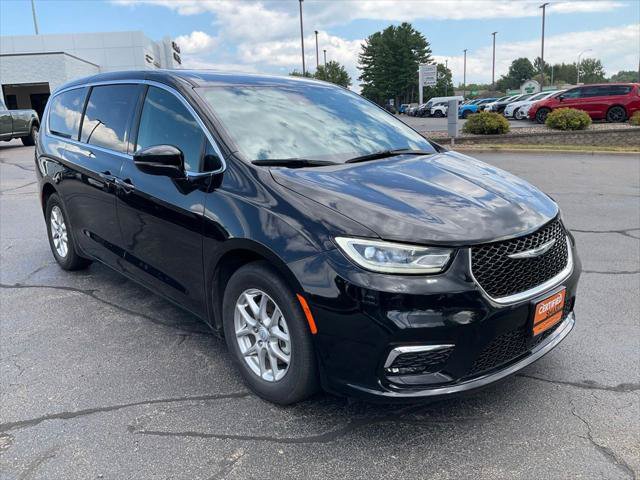Certified 2025 Chrysler Pacifica Select FWD image 1