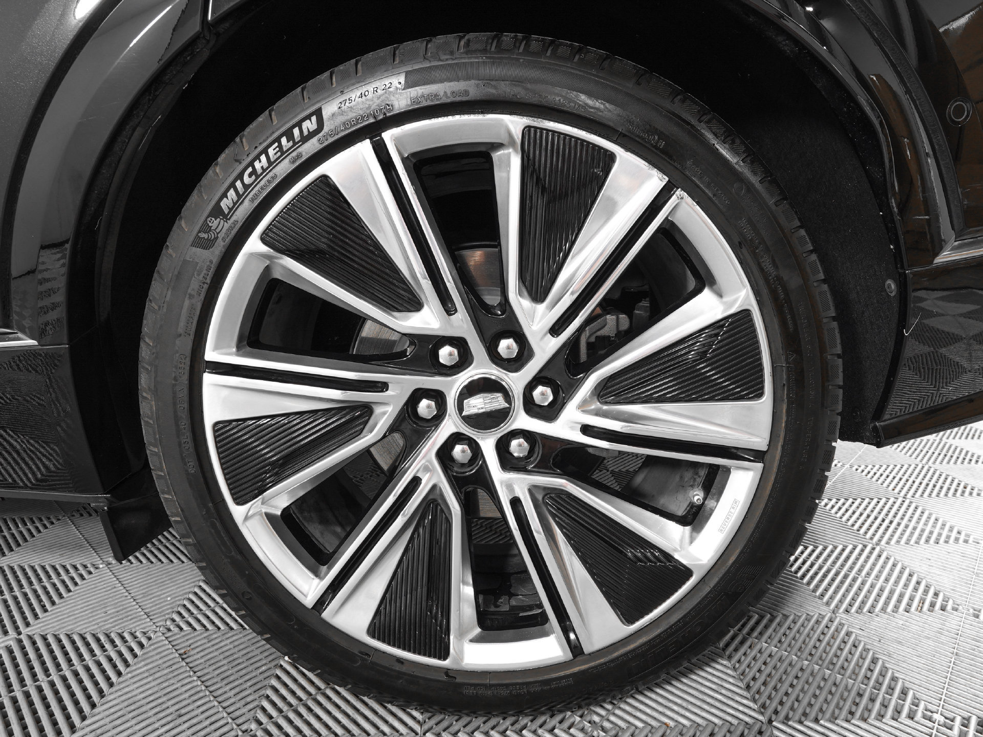 Used 2023 Cadillac Lyriq 2WD image 32