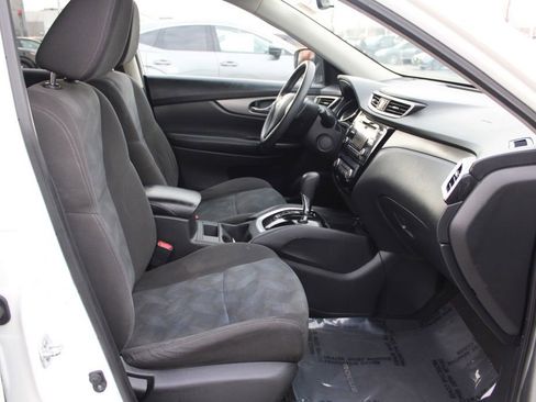 Used 2016 Nissan Rogue SV image 20